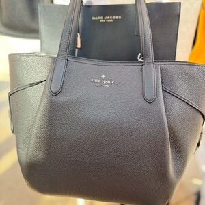 kate spade Black Tote Bag with Structured Shape and Minimalist Design